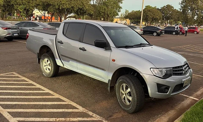 L200 Triton 2013 Úni...