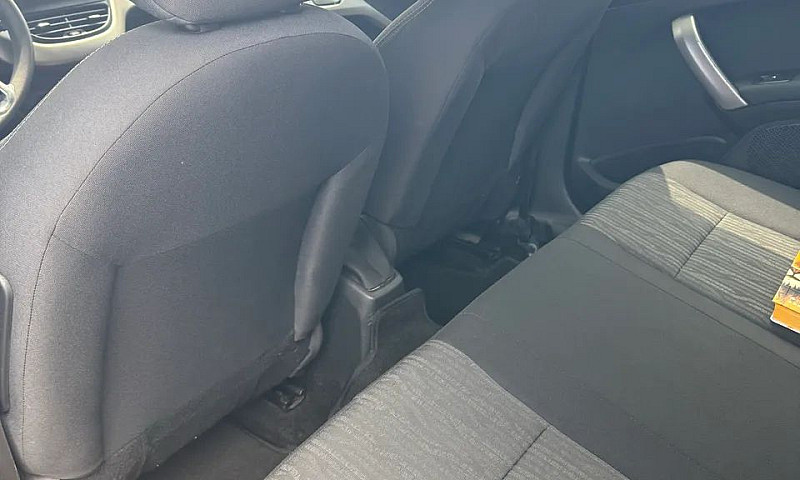 Peugeot 208 Active 1...
