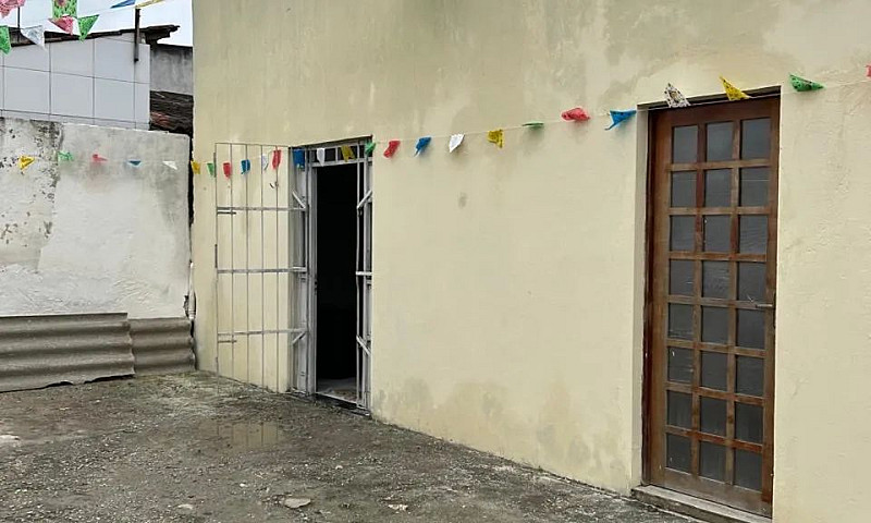 Aluga-Se Casa Para T...