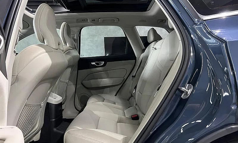 Volvo Xc-60 T-8 Plus...