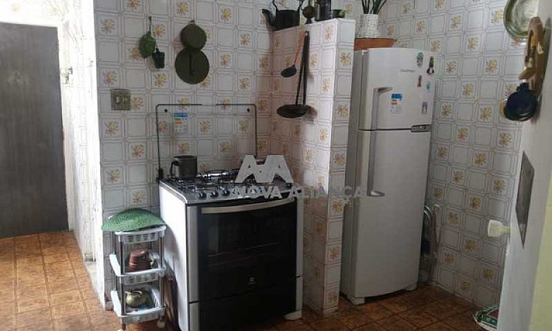 Apartamento-À Venda-...