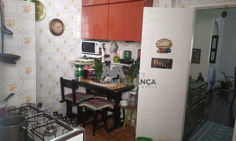 Apartamento-À Venda-...