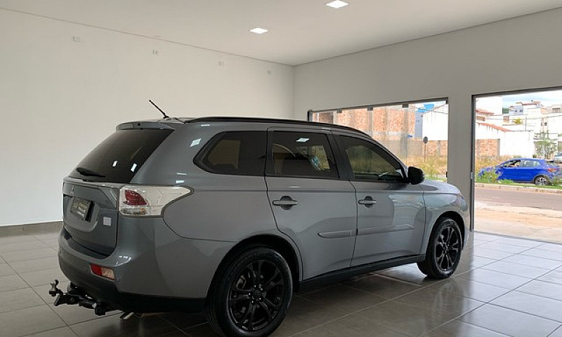 Mitsubishi Outlander...