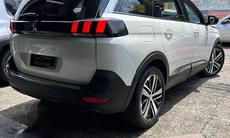 Peugeot 5008 2019...