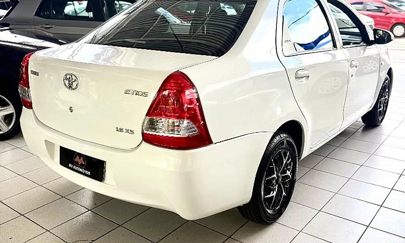 Toyota Etios Xs Seda...