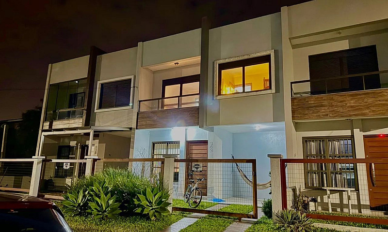 Duplex Três Dormitór...