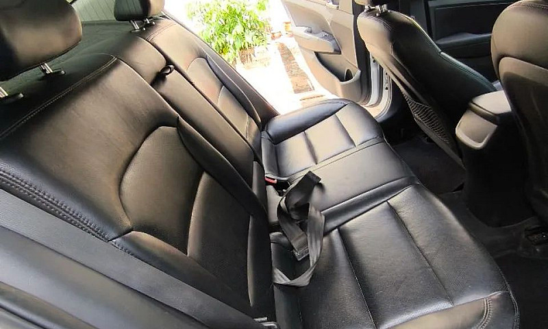 Hyundai Elantra 2.0 ...