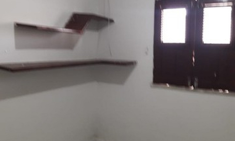 Aluga-Se Casa Próxim...