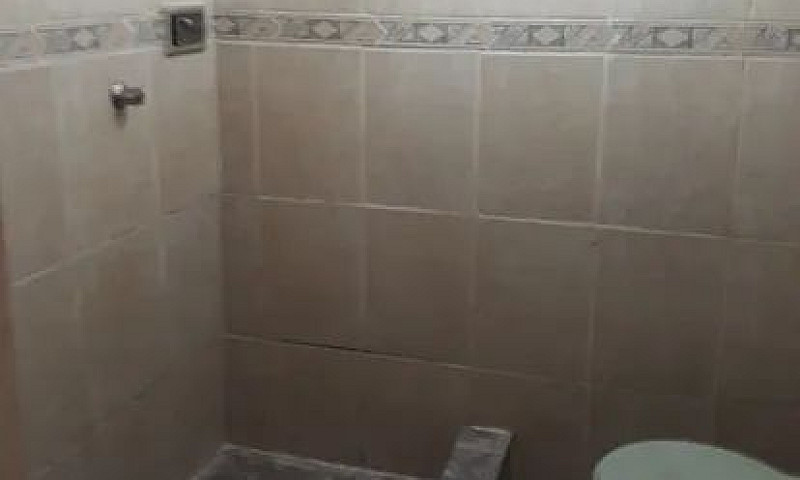 Aluga-Se Casa Tipo A...