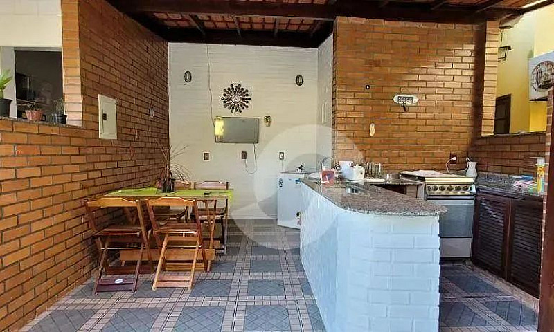 Casa Com 3 Dormitóri...