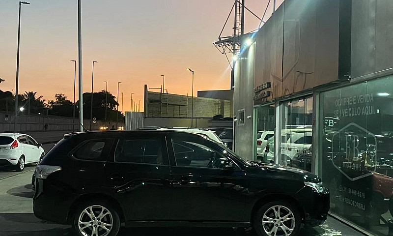 Mitsubishi Outlander...