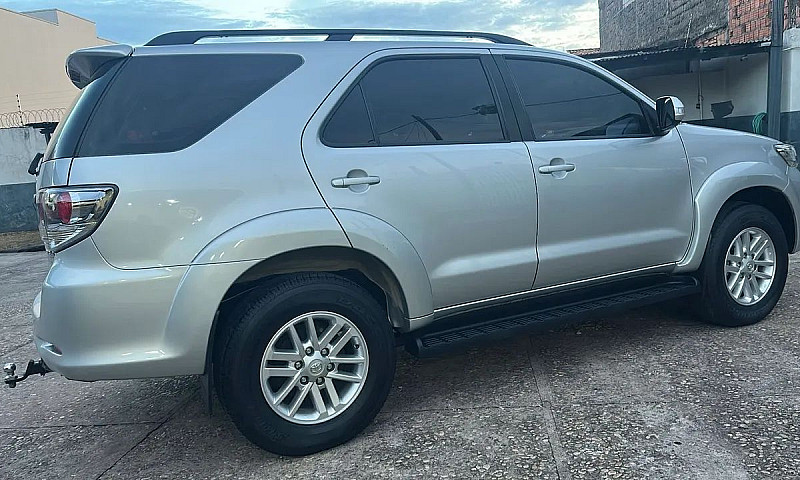 Toyota Hilux Sw4 Srv...