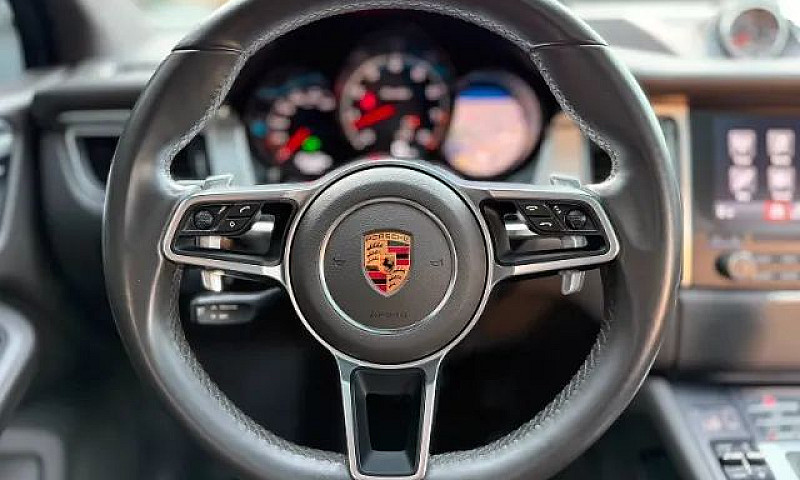 Porsche Macan Turbo ...