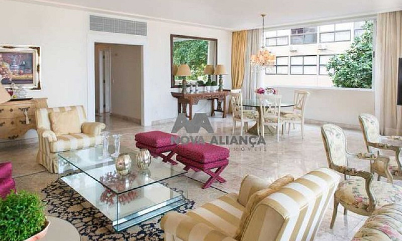 Apartamento-À Venda-...