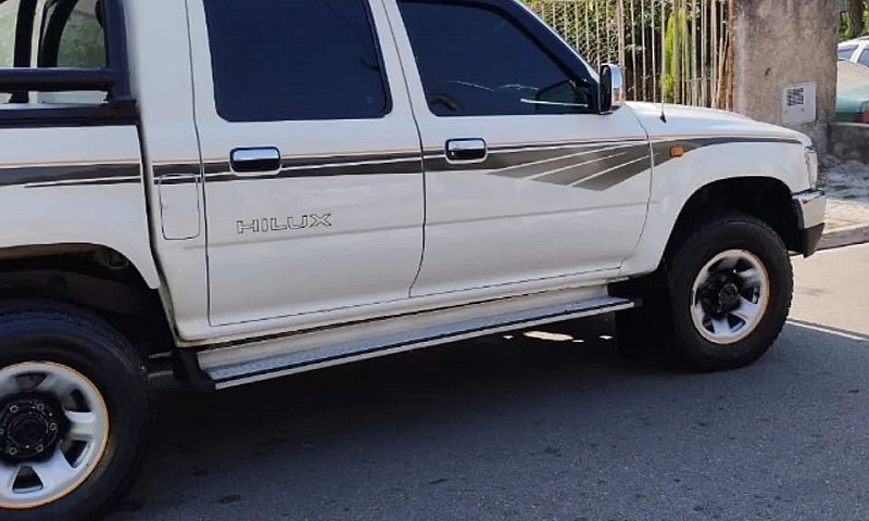 Toyota Hilux Cd Sr 4...