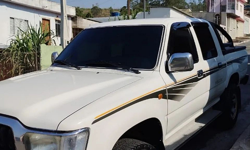 Toyota Hilux Cd Sr 4...