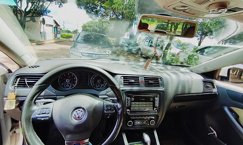 Volkswagen Jetta Com...