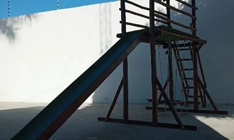 Vende-Se Casa.  Cond...