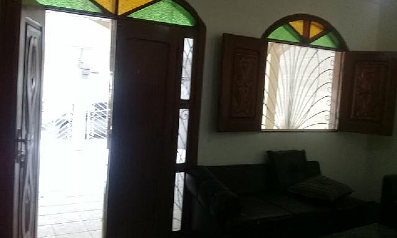 Linda Casa No Bairro...