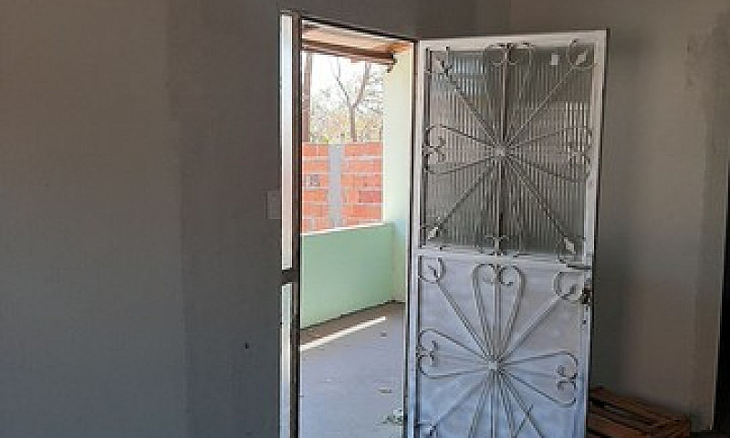 Aluga-Se Casa 400.00...