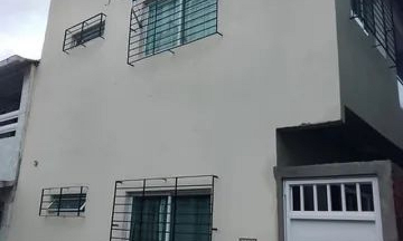 Aluga-Se Uma Casa...