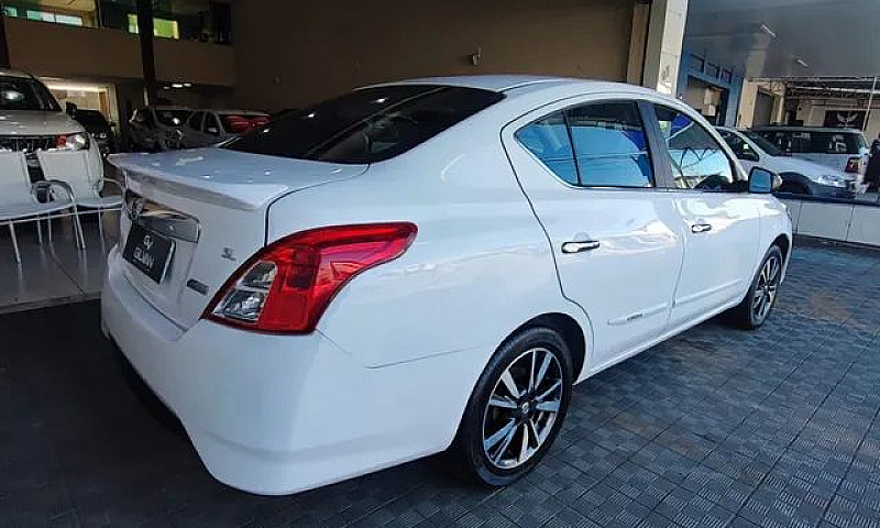 Versa Unique 1.6 Aut...