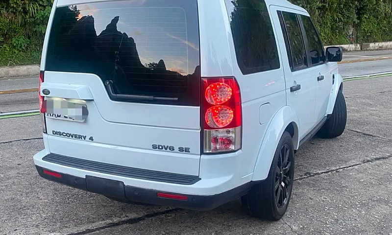 Land Rover Discovery...