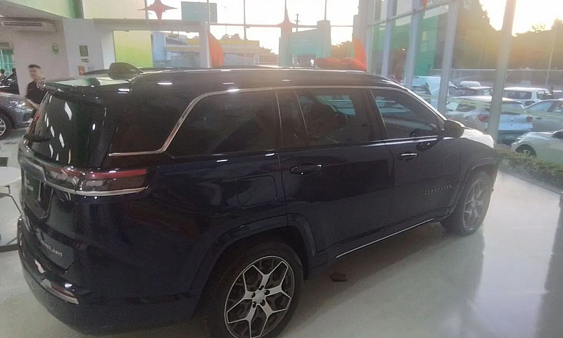 Jeep Commander Overl...