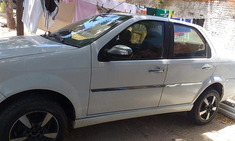 Vendo Carro Siena 1....