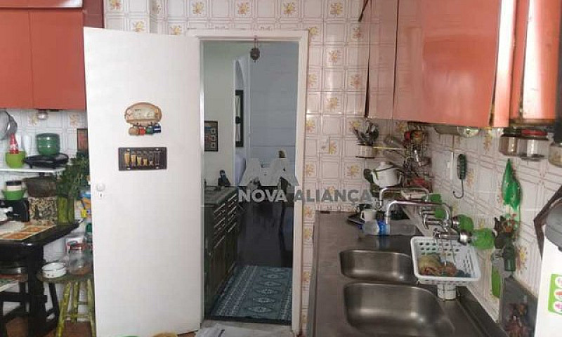 Apartamento-À Venda-...