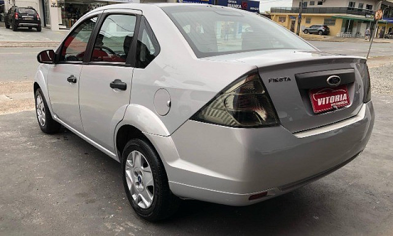 Ford/Fiesta Sedan 1....