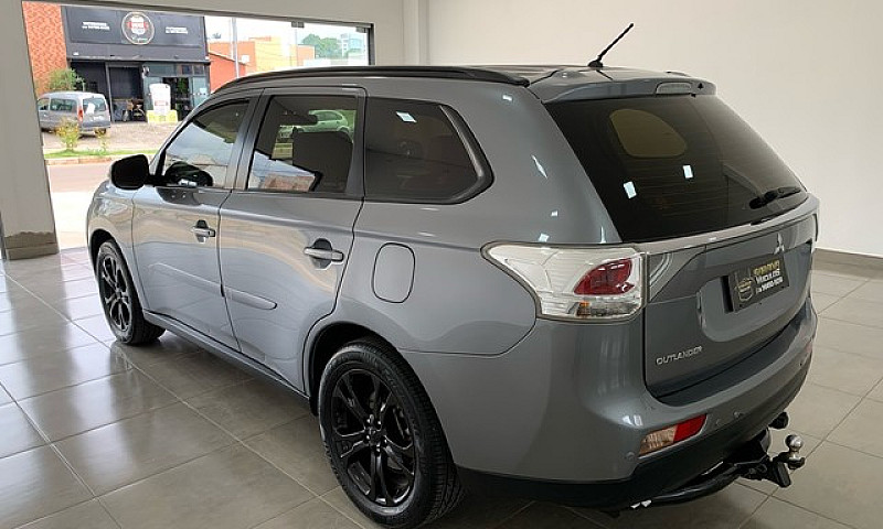Mitsubishi Outlander...