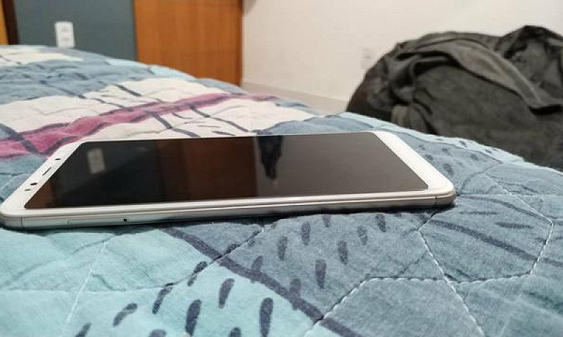 Xiaomi Redmi 5 Plus ...