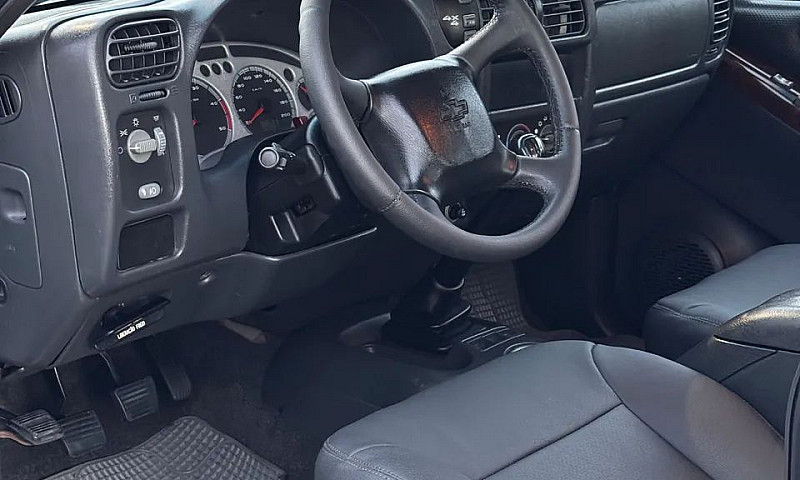 Chevrolet S10 Pick-U...