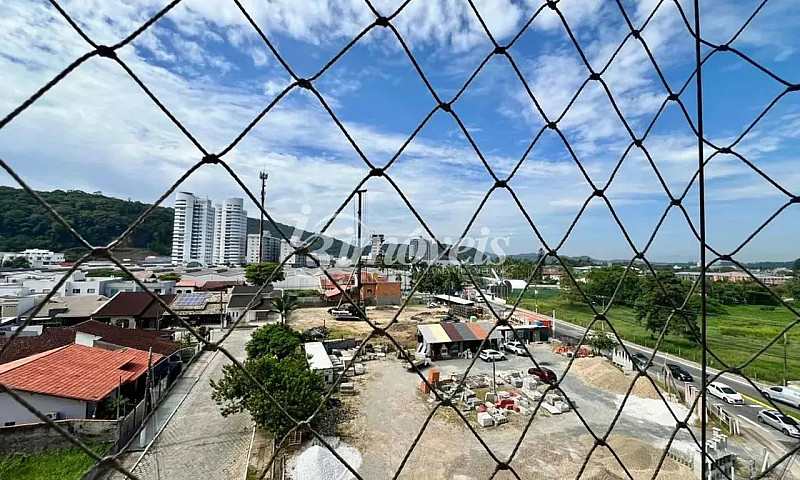 Apartamento Semimobi...