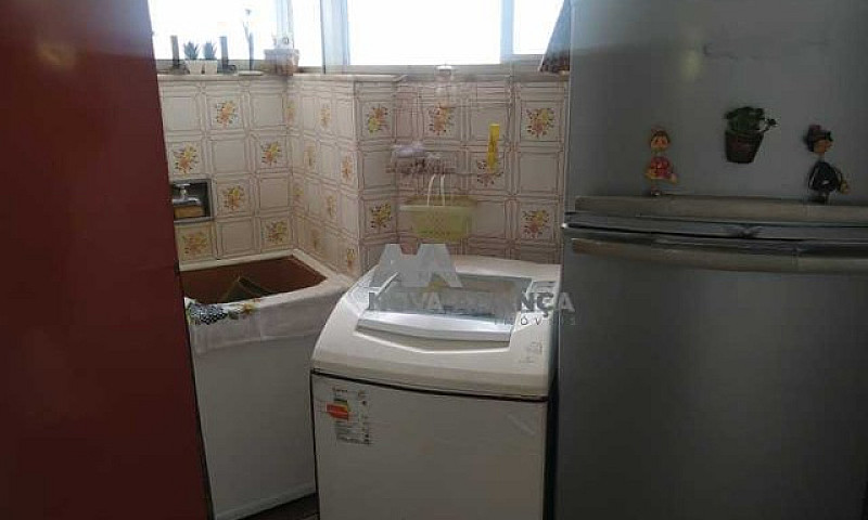 Apartamento-À Venda-...