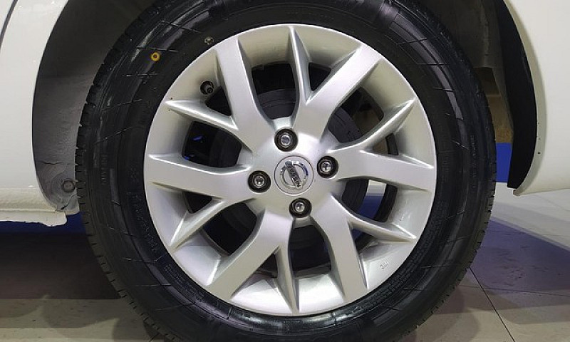 Nissan Versa 1.6 16V...
