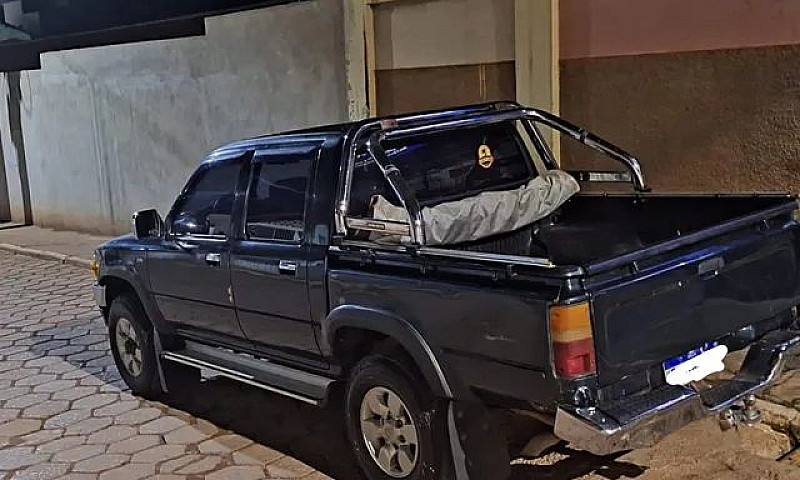 Vendo Toyota Hilux 4...