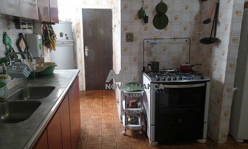 Apartamento-À Venda-...