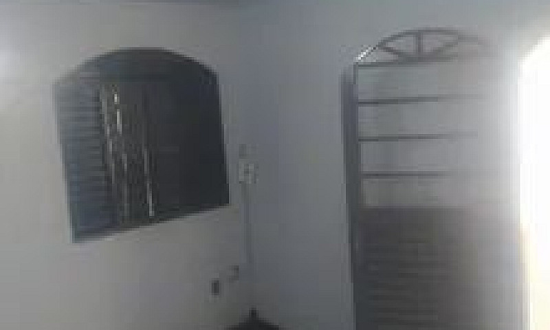 Aluga-Se Casa....