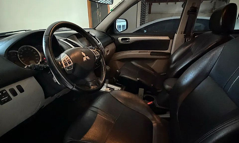 Mitsubishi Pajero Da...