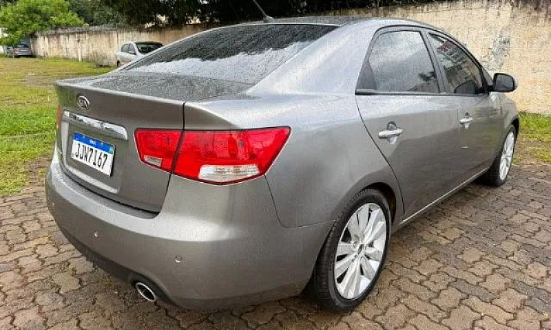 Kia Motors Cerato 1....