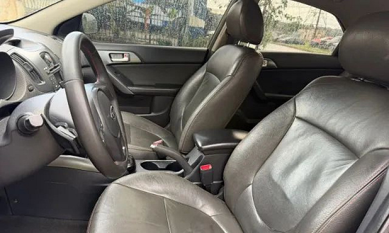 Kia Motors Cerato 1....