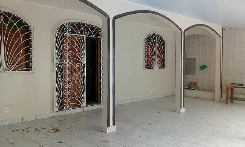 Linda Casa No Bairro...