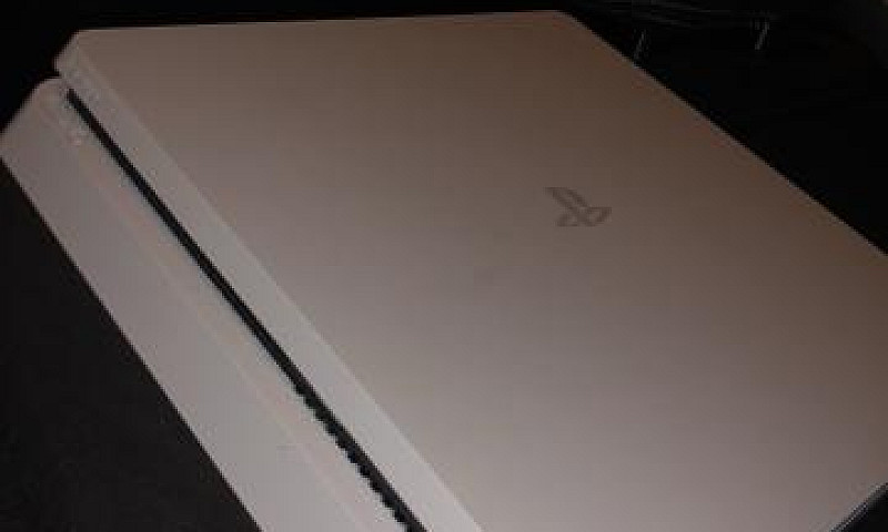 Playstation 4 Slim B...