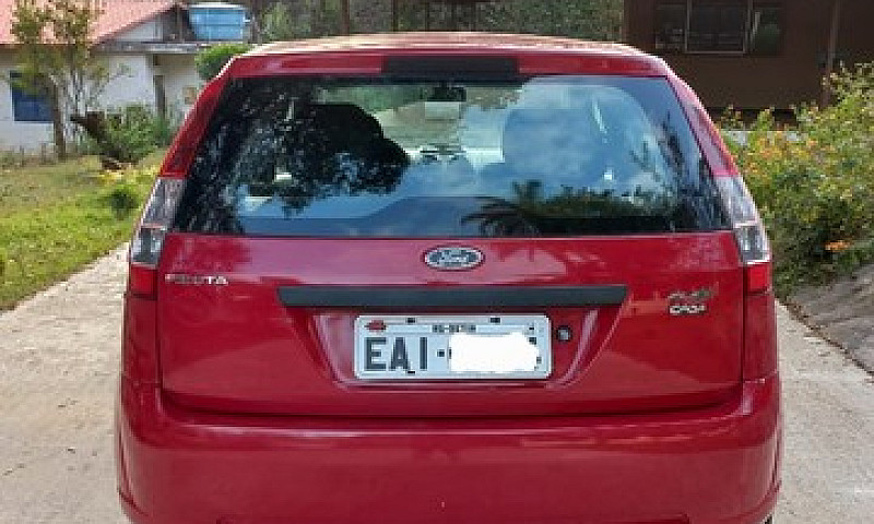 Vendo Ford Fiesta 1....