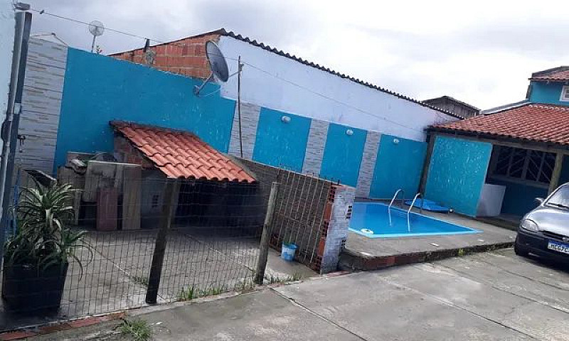 Casa Com Piscina Flo...
