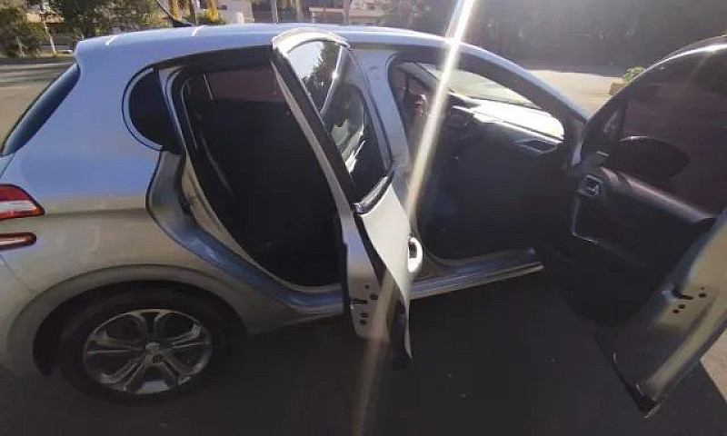Peugeot 208 Griffe 1...
