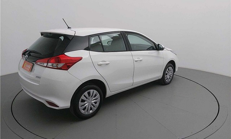 Toyota Yaris 2023 1....