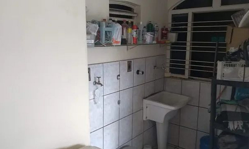 Casa Fundos. 3 Quart...